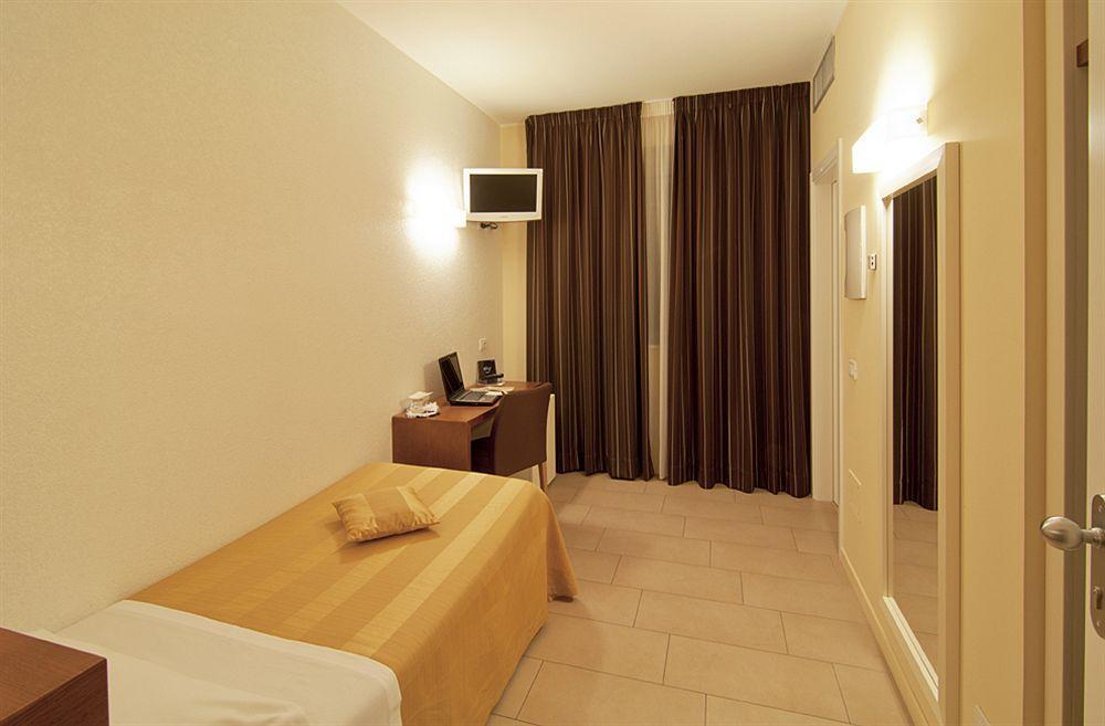 Hotel Cluentum Tolentino Εξωτερικό φωτογραφία