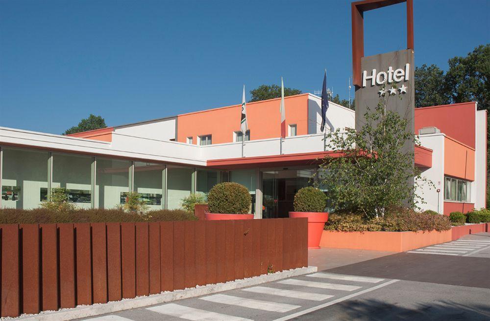 Hotel Cluentum Tolentino Εξωτερικό φωτογραφία