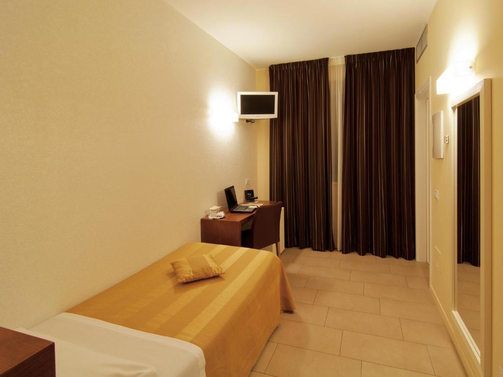 Hotel Cluentum Tolentino Δωμάτιο φωτογραφία