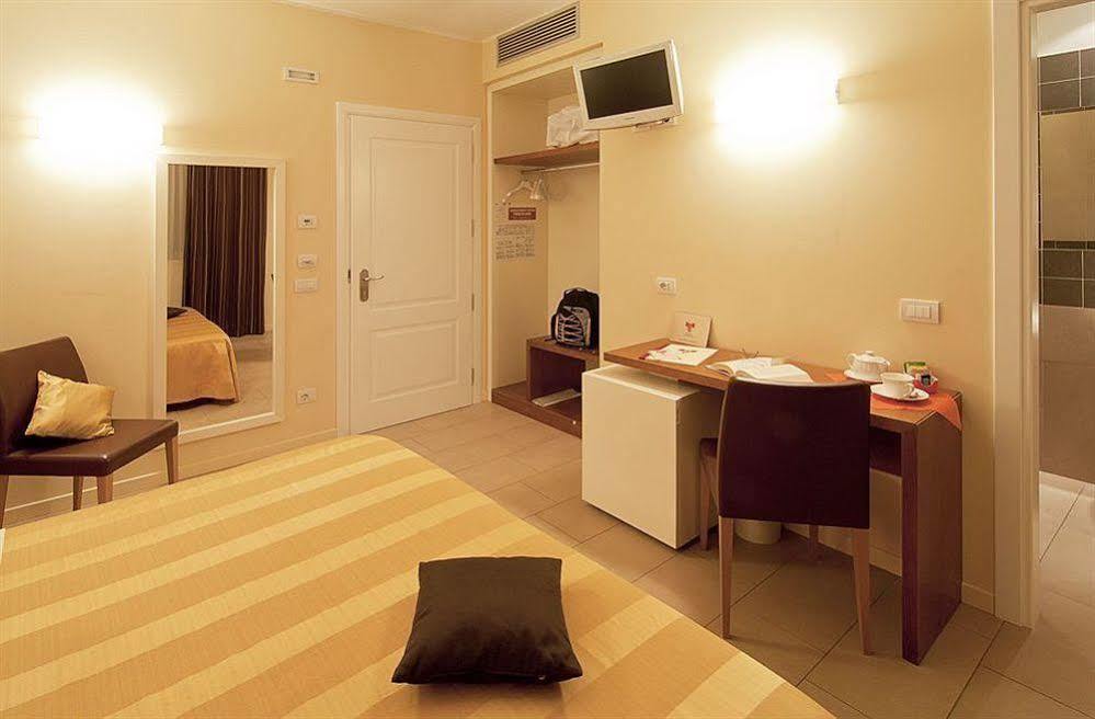 Hotel Cluentum Tolentino Εξωτερικό φωτογραφία