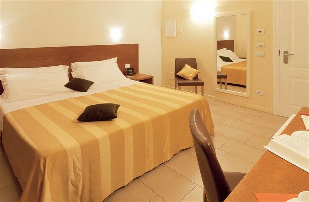 Hotel Cluentum Tolentino Εξωτερικό φωτογραφία